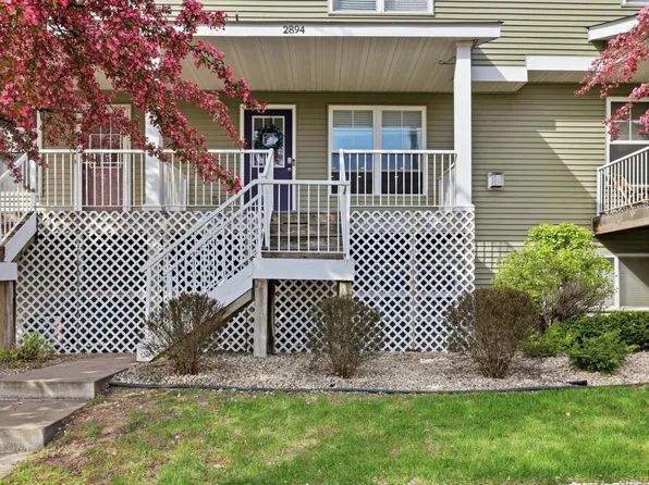 2894 Clover Ridge Dr, Chaska, MN 55318