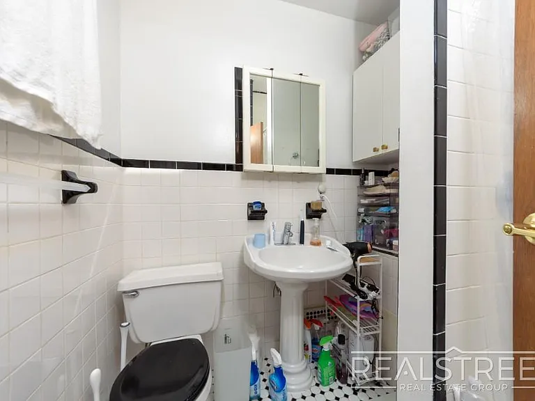 431 Clinton St #2 — Photo 16