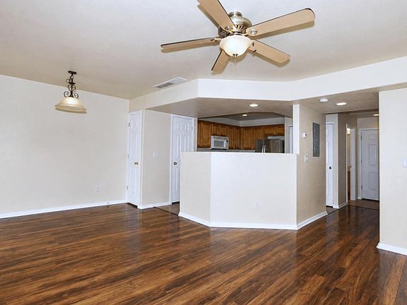 4th image of 703 Crown Ridge Ln #4