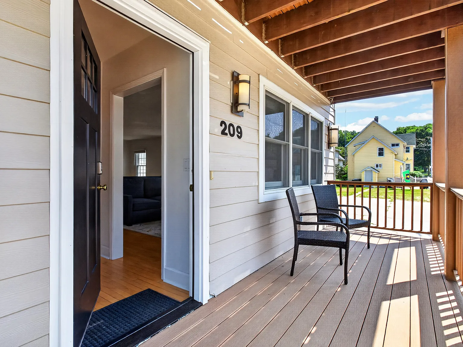 4 bed, 2177 sqft, $4,000 — Photo 3