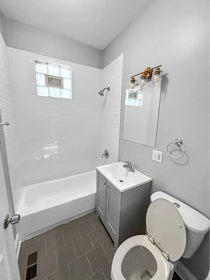 Building Photo - 7025 S Dante Ave #1