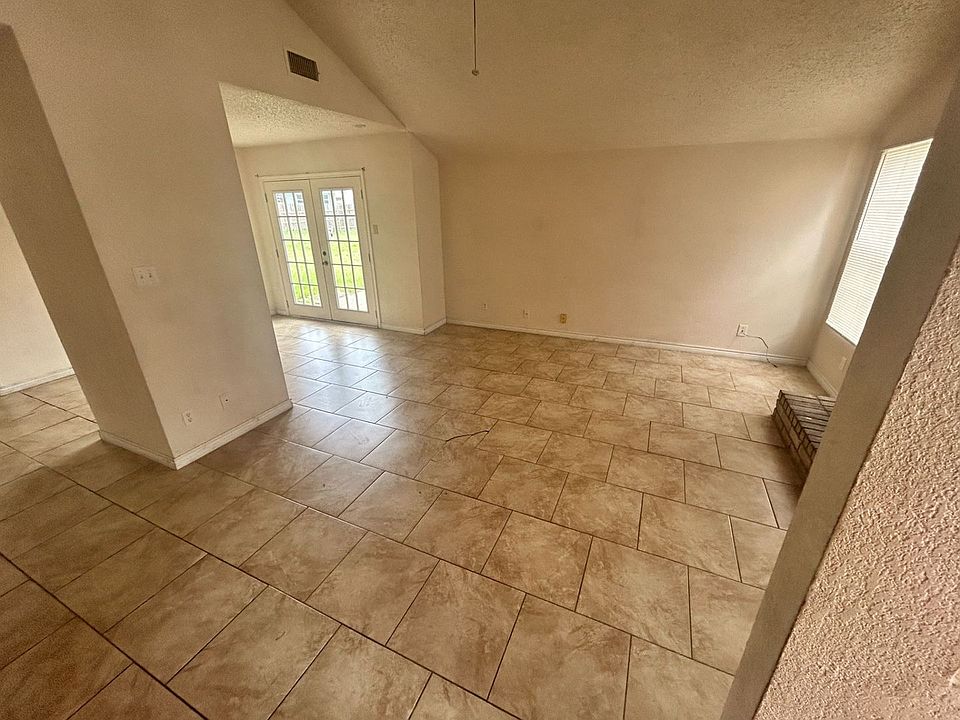 2nd image of 2003 Ruiz Dr