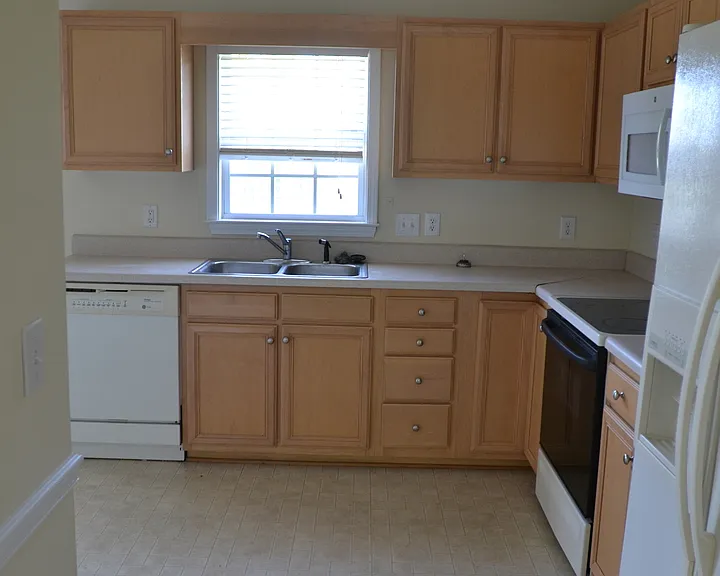3895 Eagleston Ct — Photo 3