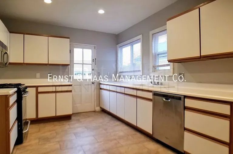 4224 Maury Ave — Photo 6