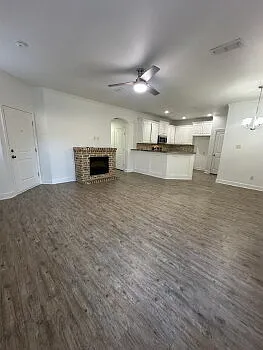3 bed, 2.0 bath, 1352 sqft, $1,695 — Photo 4