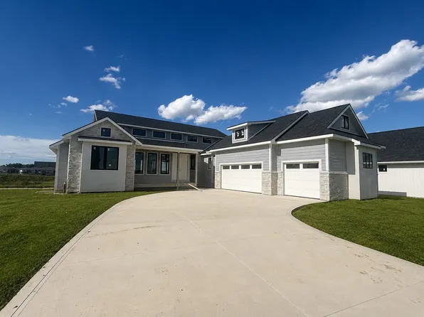 8289 Edgewood Ct, West Des Moines, IA 50266
