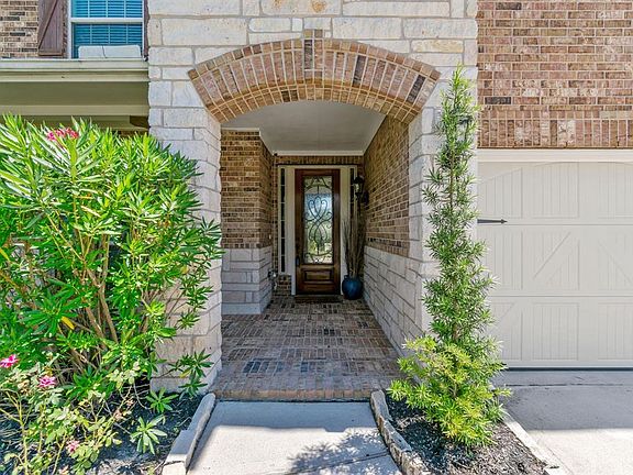 4th image of 7 S Greenprint Cir