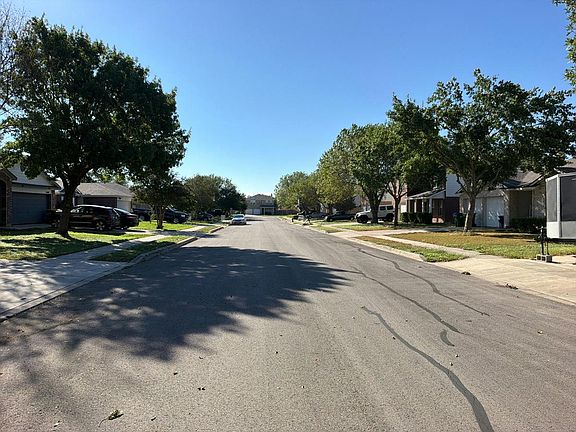 5th image of 15826 Borwick Ln
