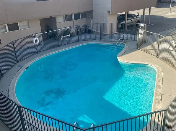 1014 W. Huntington Dr.
