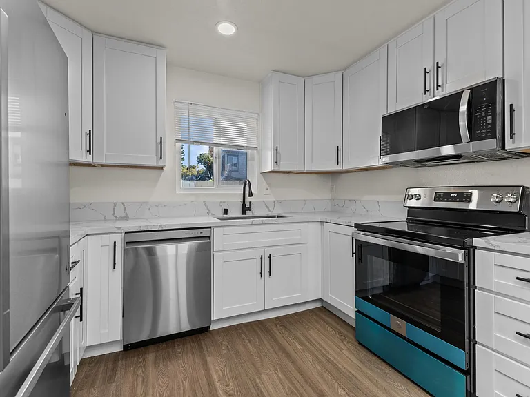 228 Las Flores Dr #15 — Photo 2