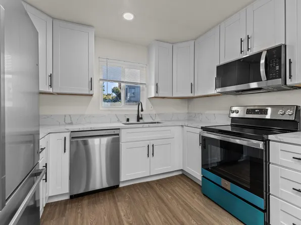 228 Las Flores Dr APT 15, San Marcos, CA 92069