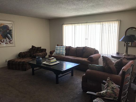 Part of living room (day)