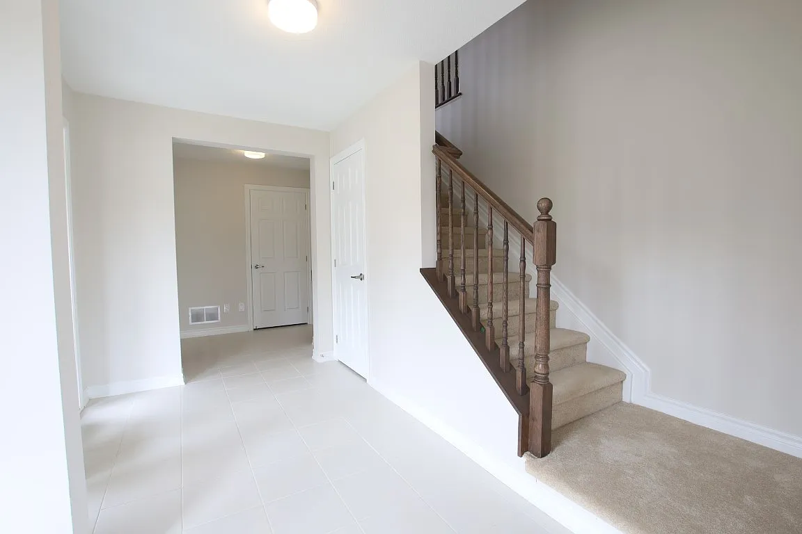 2094 Leinster Circle — Photo 3