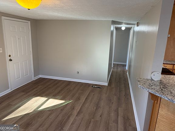5th image of 1086 S Jeff Davis Dr