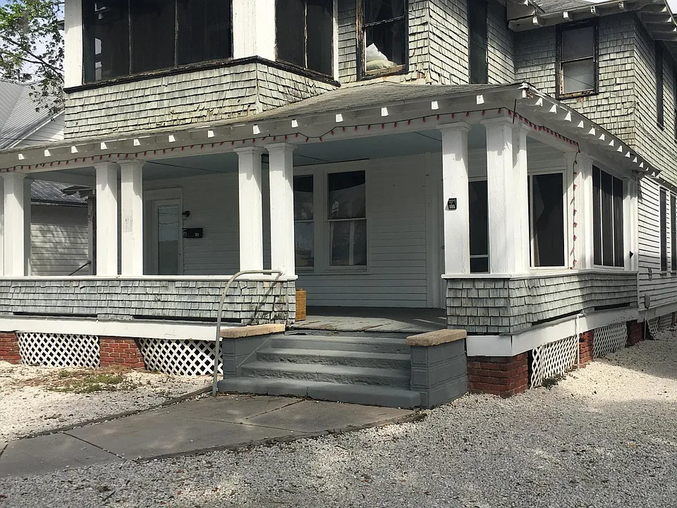 136 King St #B