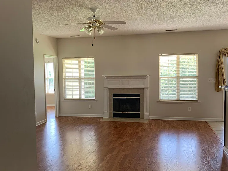 110 Meadowglade Ln — Photo 12