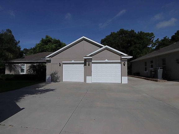 Detached garage/workshop