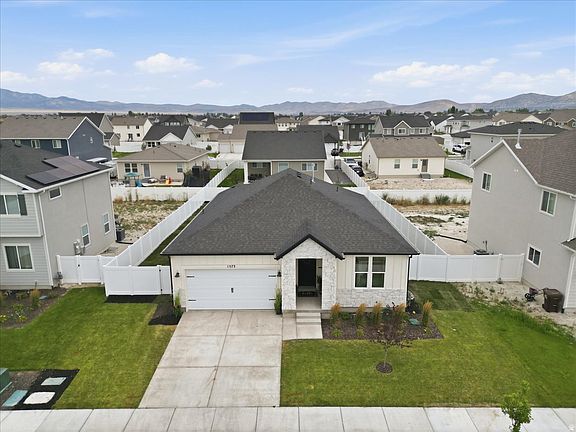 2nd image of 1573 E Lynx Ln