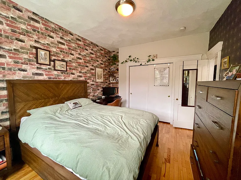 164 Strathmore Rd #12 — Photo 10