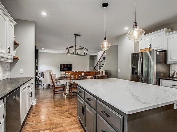5th image of 10208 N Farley Ave
