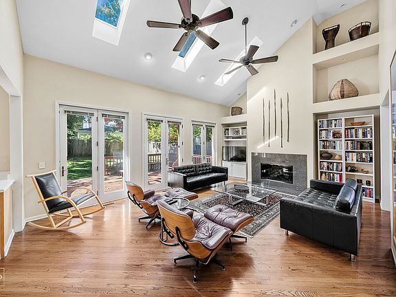 4th image of 982 Judson Ave