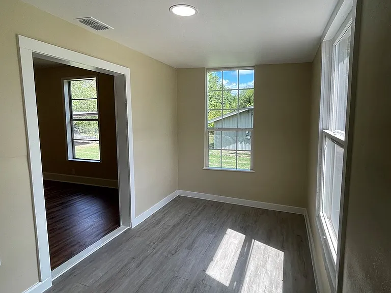 422 S Orange St — Photo 5