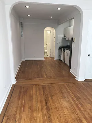 Rented by Metropolis Real Estate of Manhattan | media 17