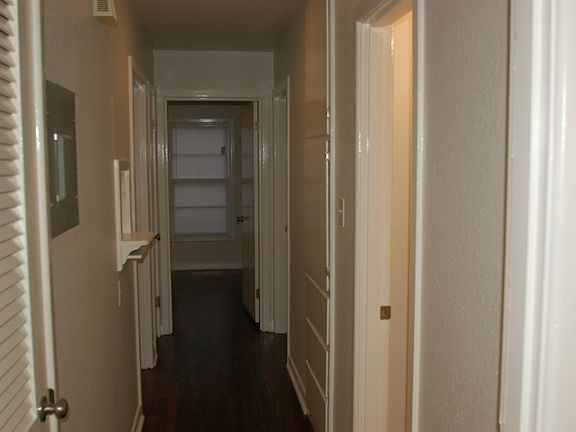 4th image of 4701 Selkirk Dr
