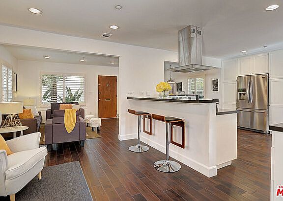 4th image of 4043 La Salle Ave