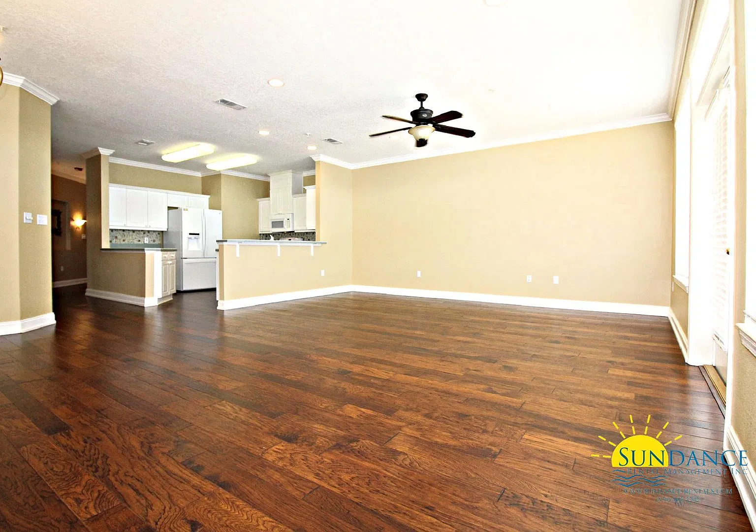Stunning Top Floor Waterfront Condo, Incredible Views! — Photo 3