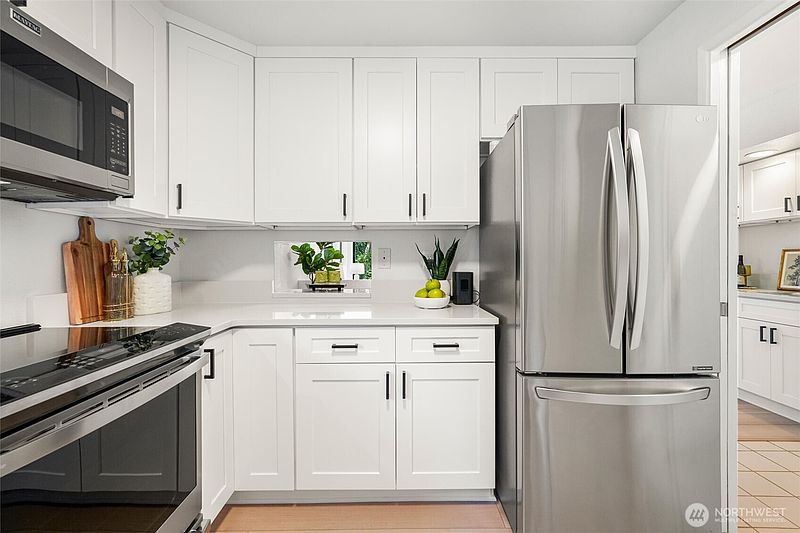 4th image of 1800 N 105th Street #101