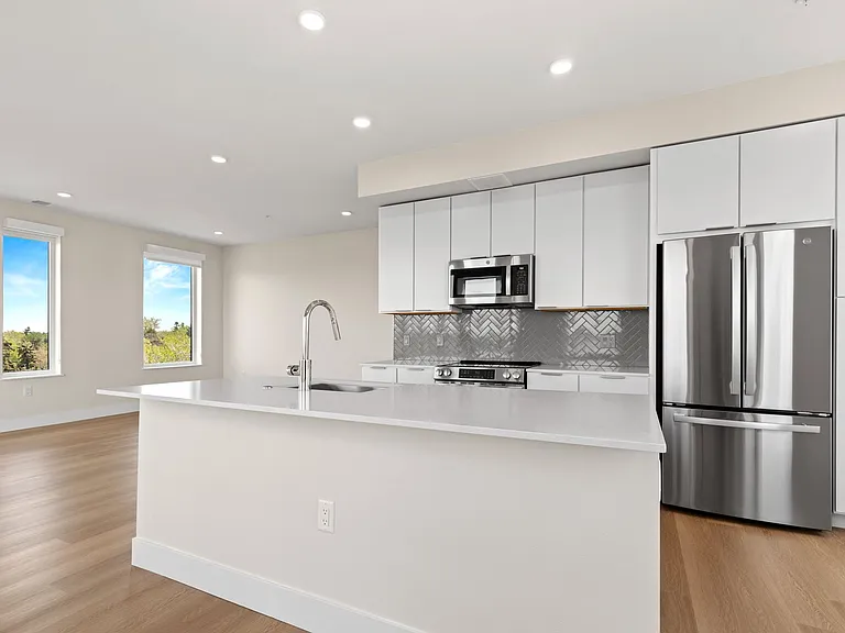 Frameline Apartments — Photo 37