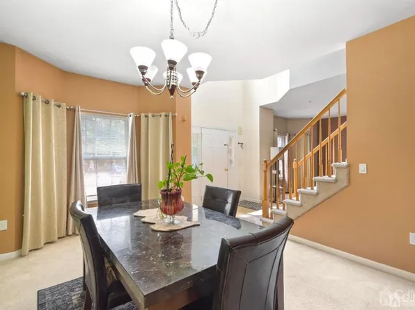 261 Pinelli Dr, Piscataway, NJ 08854