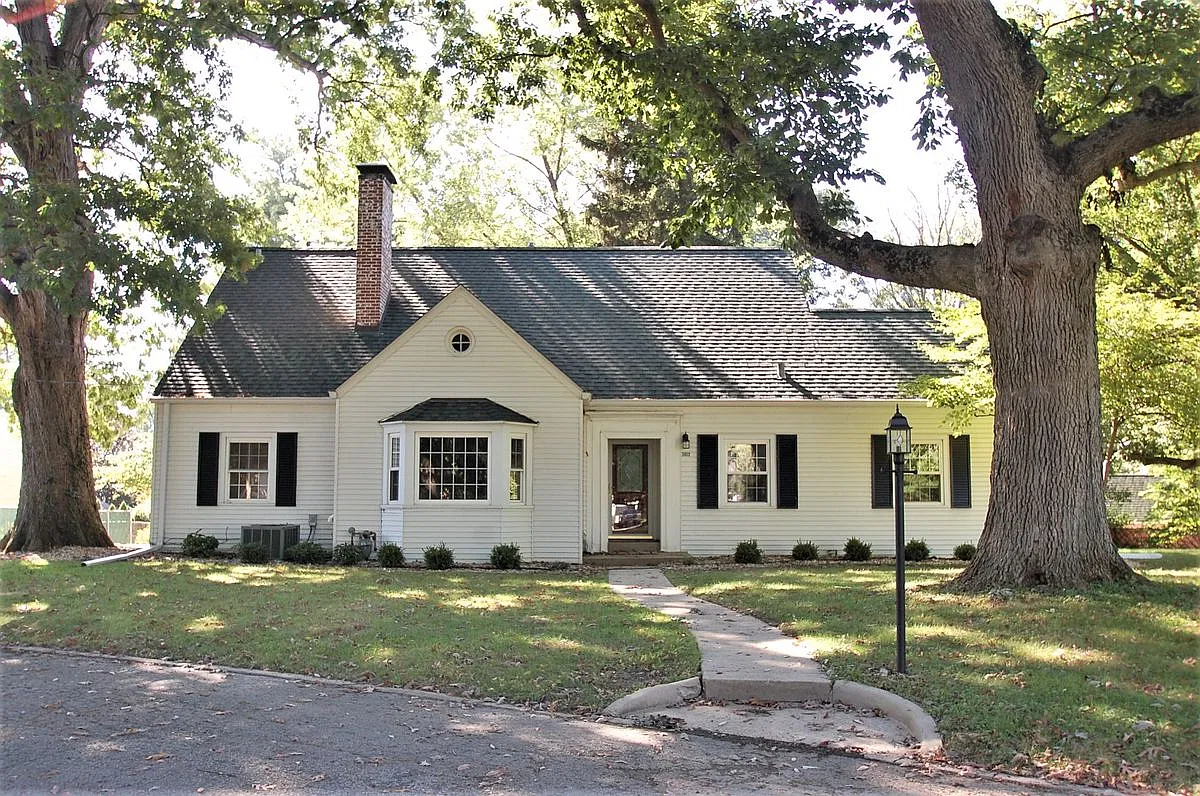 4 bed, 2.0 bath, 2285 sqft, $2,200 — Photo 1