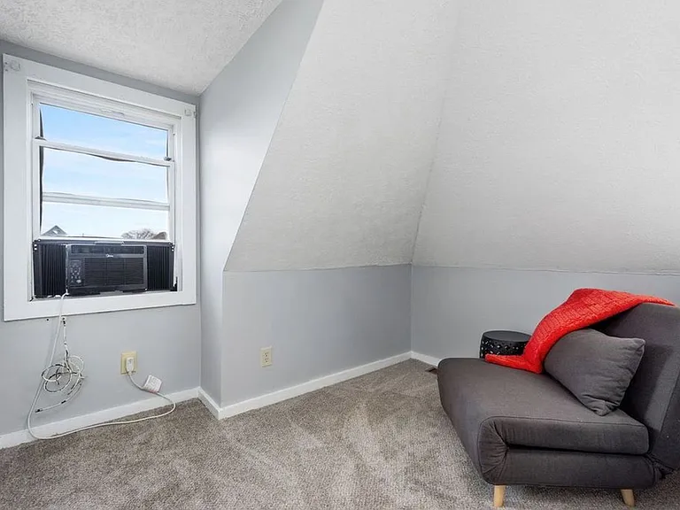 1373 Indianola Ave — Photo 21
