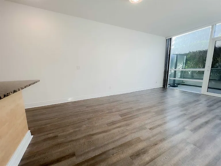 2240 Lake Shore Blvd W #309 — Photo 6