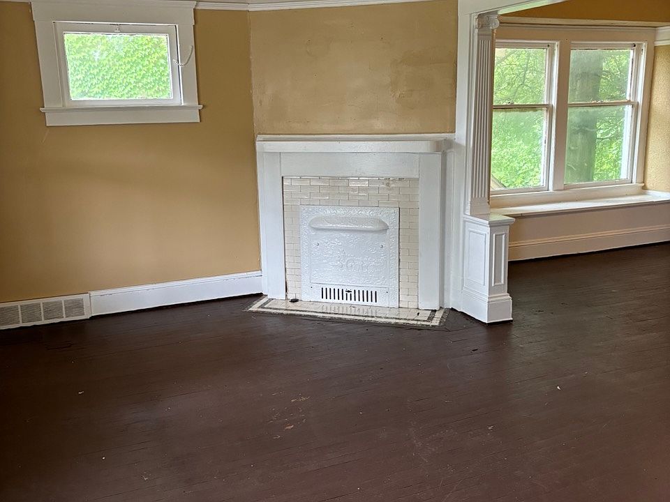 1st image of 10318 Adams Ave Floor 2