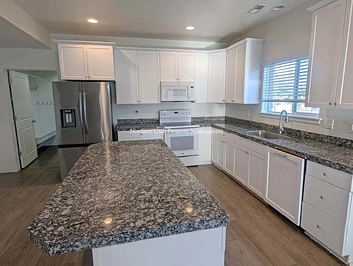 5 Kitchen_09092024