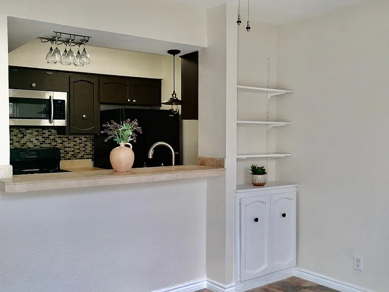 2811 Woodbury St #306 — Photo 9