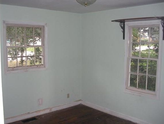 5th image of 1406 Roanoke Ave