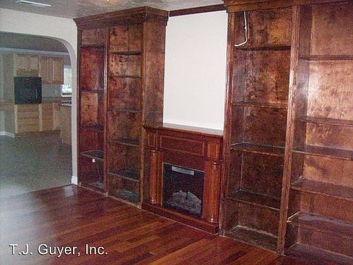 3rd image of 221 W Branch St