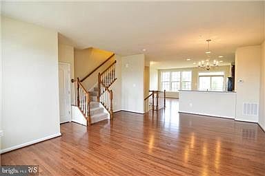 5th image of 313 Hersden Ln