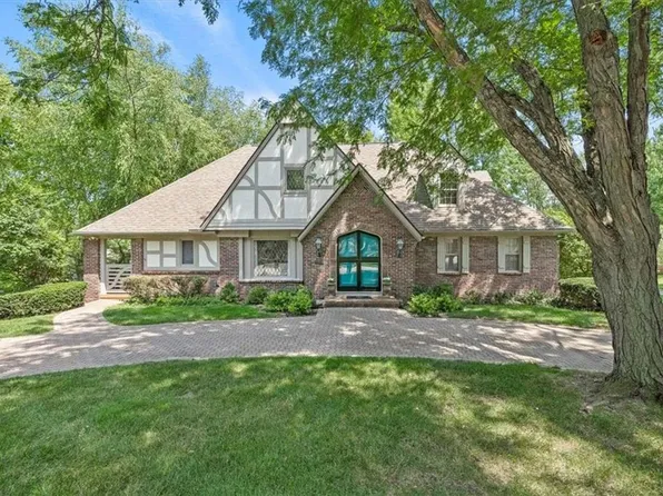 8405 Ensley Pl, Leawood, KS 66206