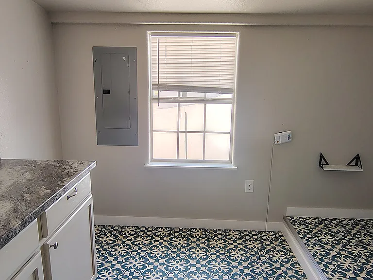 112 W Park St #2 — Photo 8