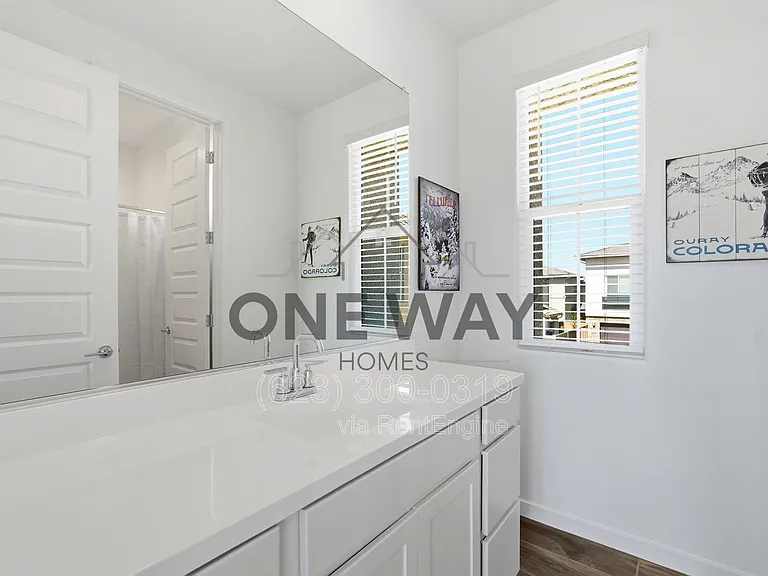 10204 E Ulysses Ave — Photo 5