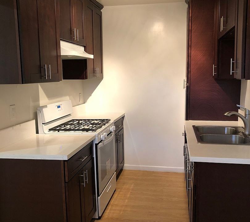 1st image of 1172 Del Valle Ave