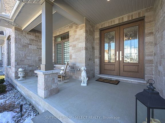 3rd image of 723 Pondhaven Rd