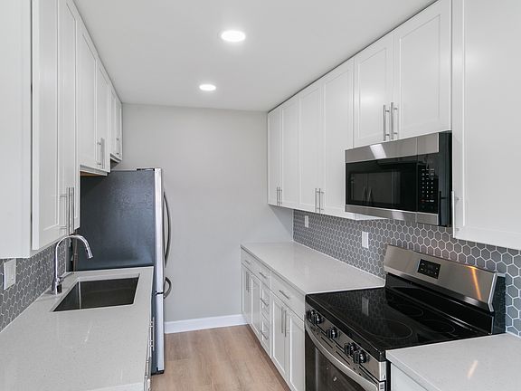 3rd image of 405 E Reed St #9