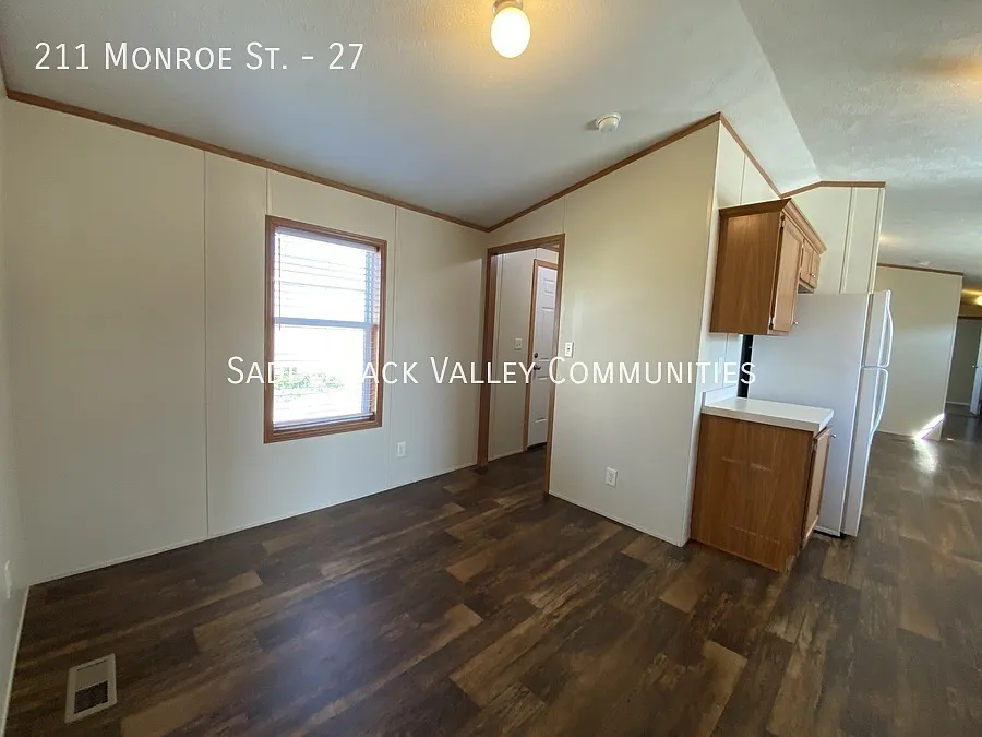 Attractive 3 bedroom / 2 full bathroom — Photo 4