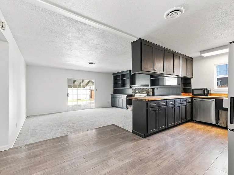 6285 Edgewood Way — Photo 5